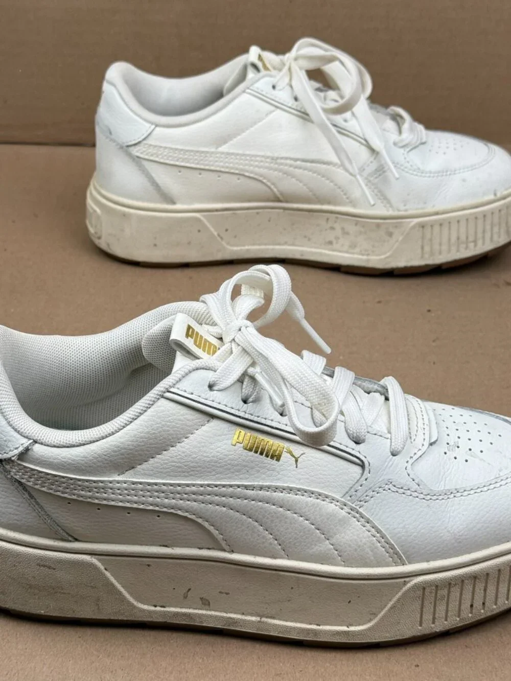 Women's Puma White Sneakers Size 8.5 Needs Cleaning